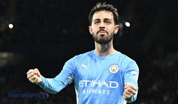 Bernardo Silva speaks on Man City future amid PSG link