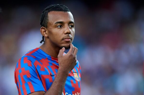 Xavi speaks on Barcelona registration for Kounde